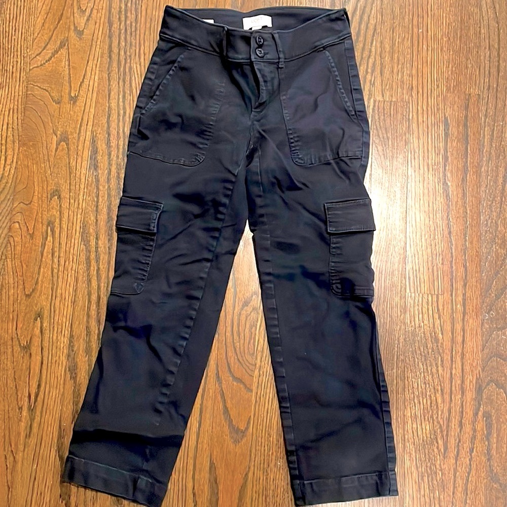 LOFT petite black straight cropped capris